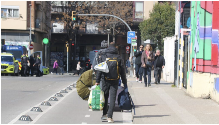 Sense el capital social que donen familiars, amics i veïns no hi ha un dret a l’habitatge universal ni es pateix igual un desnonament. Cal crear ponts reals amb els migrants, que son el 25% a Catalunya

✍️@luisaferpinto, del <a href="/pembarcelona/">Pla Estratègic Metropolità de Barcelona (PEMB)</a>, a <a href="/CatalunyaMTP/">Catalunya Metropolitana</a> 
catalunyametropolitana.cat/no-es-casualit…