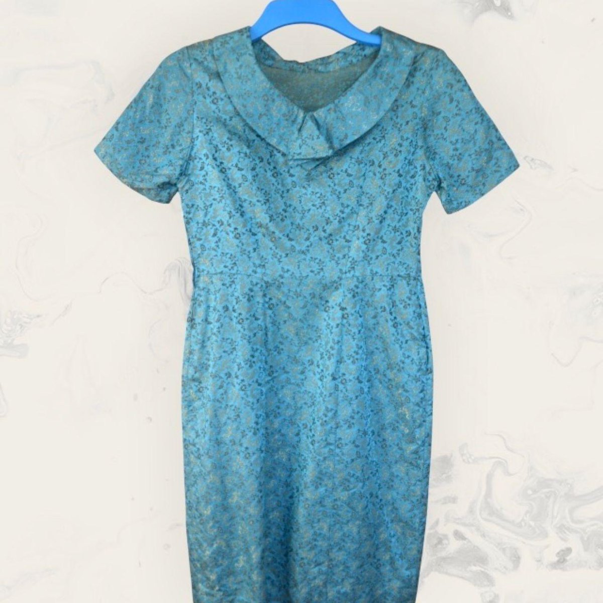 VintageLagoon's tweet image. 🪷 Vintage Blue Lagoon Spring Sale now on 🛍
Fresh vintage &amp;amp; preloved pieces are landing, timeless prints and one-of  finds at great prices.
👗 Rare Vintage 1950s Blue &amp;amp; Gold Brocade Dress – UK 8–Elegant Shift Style–Now £15.30
#VintageSale #VintageStyle #VintageDress #SpringStyle