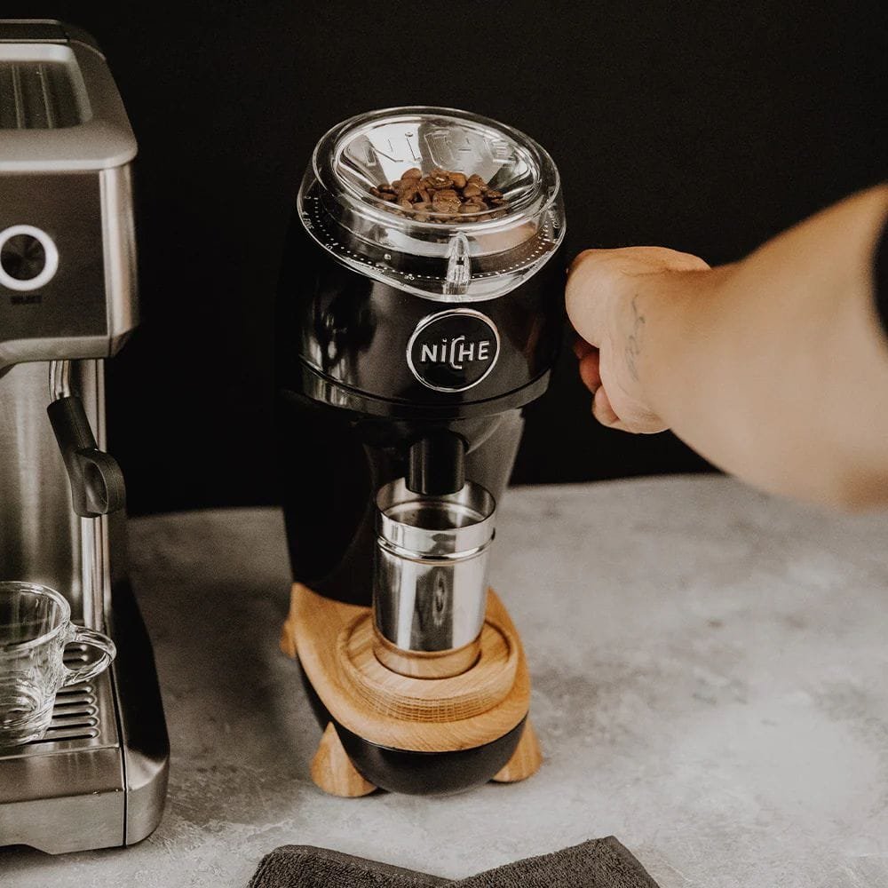 Aziz_AlBaloushi's tweet photo. Coffee beans + burr grinder = non-negotiable.
I went with Niche Zero. Consistent, simple, no retention, built like a tank.
It's pricey. But cheaper good options exist.
I've also used the TimeMore Chestnut C3S—costs WAY less, pulls great shots. You just have to hand-grind.
Both work. Your life, your choice