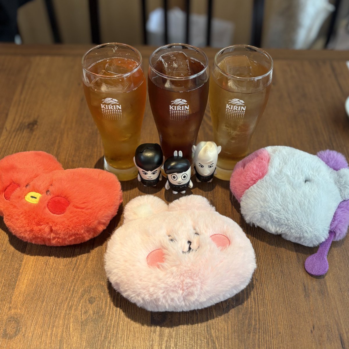 J____ma's tweet photo. 次の日は久しぶりに3人でご飯行けてうれしかった➰🤍🎶
豪運なふたりには本当頭上がらない本当にありがう𝑩𝑰𝑮 𝑲𝑨𝑵𝑺𝒀𝑨( ´•̥̥̥ω•̥̥̥`)ぱなぴよ大好き💖じょんぐくの次に💖（爆） https://t.co/9PVu9Wv0eZ