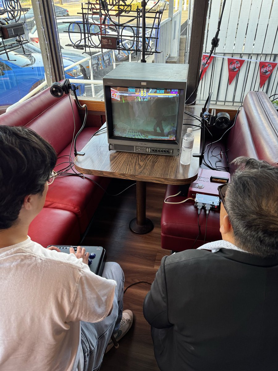 LeftCoastBattle's tweet photo. We are live at @BarrosBeatdown ! https://t.co/qPNhVHgPGI https://t.co/92G443oQMT