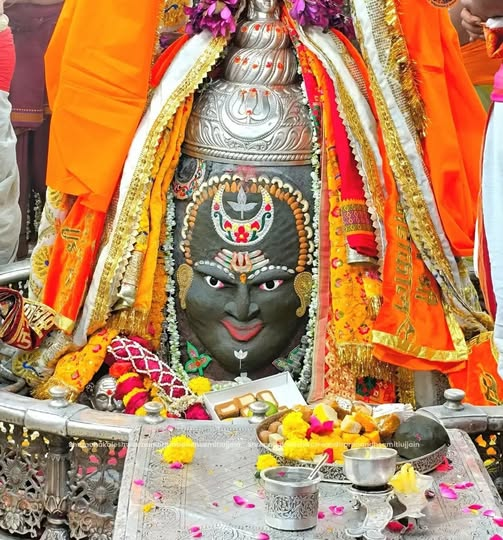 Prem44325040's tweet photo. 🙏🌹*Jai Shree Mahakal*🌹🙏
*श्री महाकालेश्वर ज्योतिर्लिंग का भस्म आरती शृंगार दर्शन*
*20-04-2026 कण-कण में महादेव* https://t.co/GMAYJgbmoj