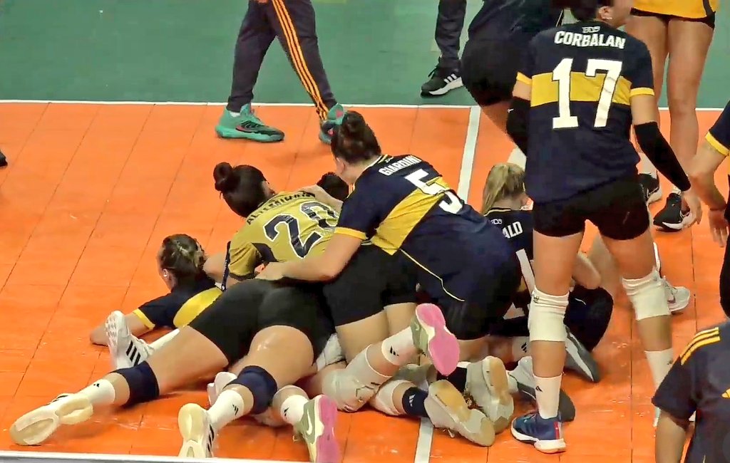 MujeresXeneize's tweet image. GUERRERAS CAMPEONAD #LAF 2026 🏆

VAMOOOOS BOOOOCA 🟦 🟨 🟦 
VAMOOOOS GUERRERAS 🙌 🏐 

@Voley_FeVA
@BocaVoley 
#VamosGuerreras 🙌🏐
#DaleBica 💙💛💙