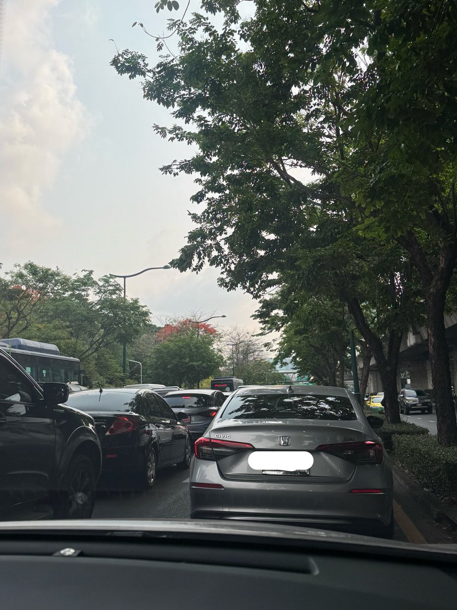 beaubopk's tweet photo. 5 แยกลาดพร้าวส่งเข้าประกวด ติด 10 นาที ปล่อย 1 นาที  @fm91trafficpro https://t.co/d1Dit6wEbQ