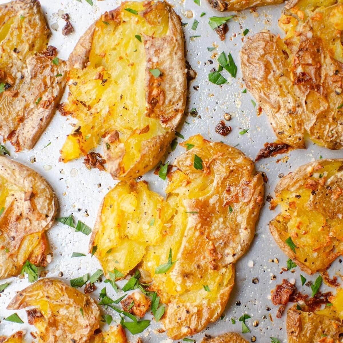 Living_Lou's tweet image. Fingerling smashed potatoes!
Make them this with a roast chicken - DELICIOUS food. 😀

RECIPE: buff.ly/2GcOg6i
#foodie #potatoes