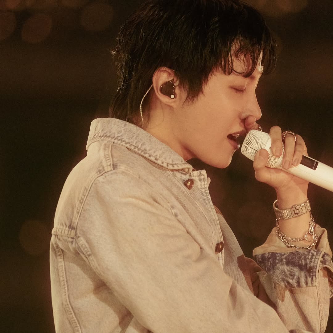 BTSarg_official's tweet image. Nuevo post de Hobi en Instagram 💜

BTS WORLD TOUR ARIRANG — TOKYO 🇯🇵✨

🔗 instagram.com/p/DXVYpjxCchw/…

¡Vayan a darle amor! 🫶

#BTS #Hobi #JHope #BTS_ARIRANG #ARMY