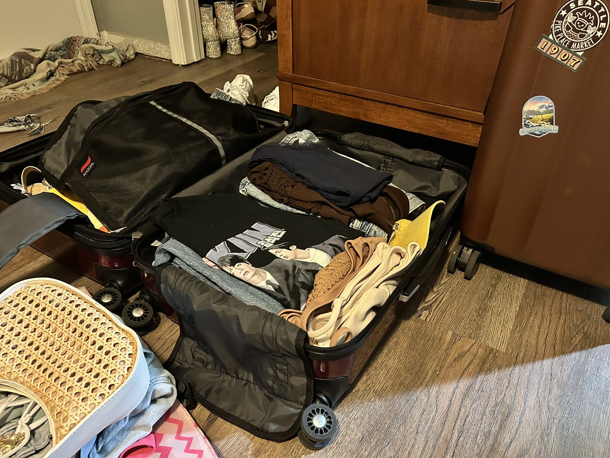 ᴮᴱ Ashley ⁷ ⟭⟬ ⟬⟭ tweet media