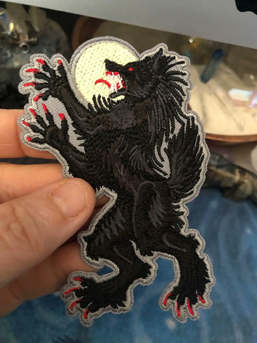 Goldenwolfen's tweet image. Leaping Lycanthropes! Back by popular demand, my Lycanthropus Rampaging Werewolf embroidered patches with iron-on backing!
Taking  pre-orders now: goldenwolfart.etsy.com/listing/449130…

#werewolf #werewolves #patch #patches #medieval