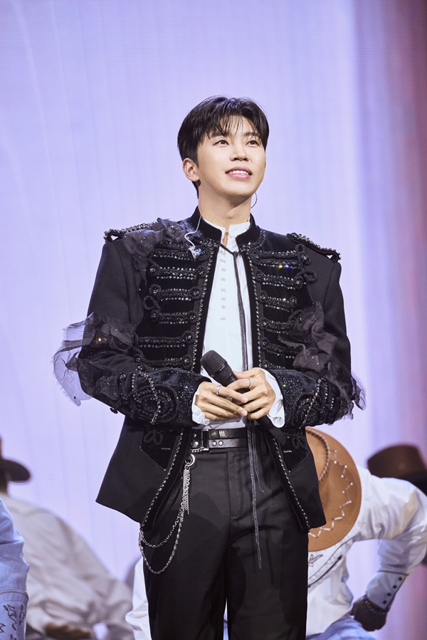 izemag's tweet photo. https://t.co/dVxVQ6eqSG
임영웅, "불변의 1위"...아이돌차트 264주 연속 1위 https://t.co/u1JCwSGmjT