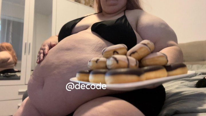 feedeedecode's tweet photo. My #clip - Ssbbw Eating 15 donuts + Weigh In just sold! https://t.co/0gTxsVtv0w https://t.co/1igI9y7AMr
