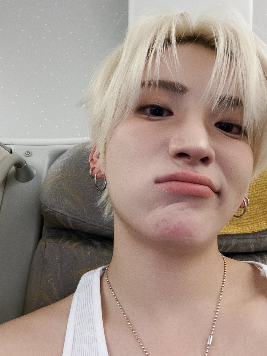 acervomaruz's tweet photo. pouty #maruz for the soul 💖 https://t.co/eWLjeTxO0l