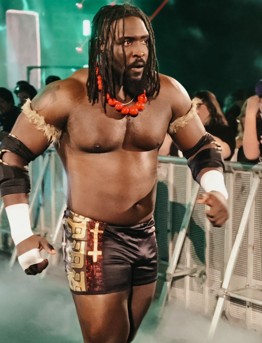 Niz040202's tweet photo. @MrSantiZap The Legacy of the Streak, The Legend of the Beast, Squashing the Squasher of Super Cena. All of those invested in one man. Oba is the strongest character in the history of the company and undoubtedly the next superstar to truly transcend the industry. https://t.co/NmHjZu7dcz