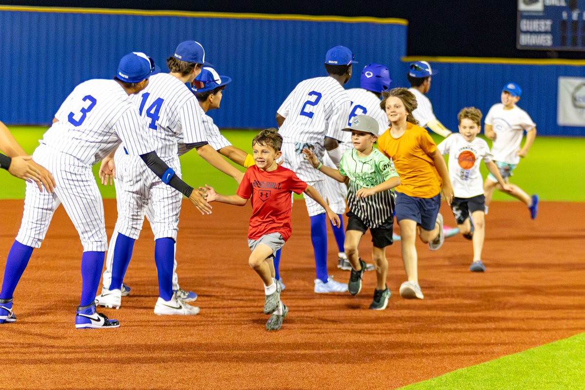 JoynerEaston12's tweet image. Future Braves Night vs Farmersville 
Took home the W 

#2029
#freshman
#varsity
#baseball