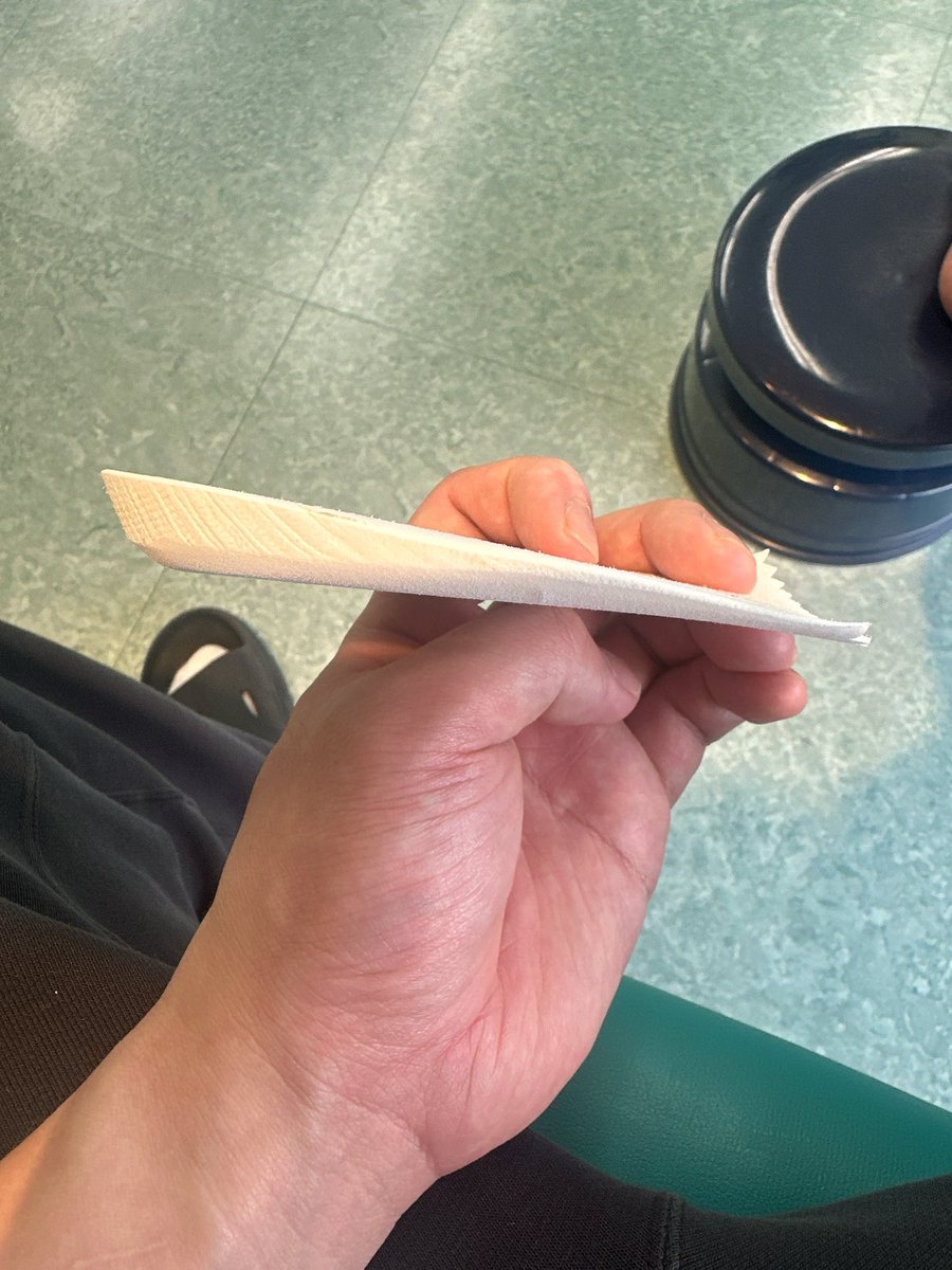 furopunch's tweet photo. 【アキレス腱断裂から44日目】
今日病院でギプスのソールの厚みを一つ減らす事になった
たったこれだけの厚みだけど
別世界に感じるね🐖
今月末でギプスごと取り外すらしい
ひええ🐖 https://t.co/enZxaPMaxv