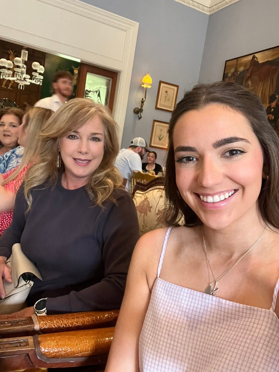 SchexJny's tweet photo. Celebrating Jordyn - Mrs. Schexnayder loading. @HoumasHouse never disappoints. https://t.co/eewbXJieDZ