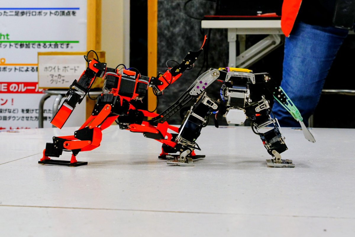 sit_stech's tweet photo. ロボット研究プロジェクトではROBO-ONE Lightに参加しています❗️

先日開催されたロボットゆうえんち主催「年間シリーズ」の様子です❗️

毎年3月に神奈川にて開催される世界大会に向けて練習しています‼️
#埼玉工業大学ロボ研
#埼工大
#春から埼玉工業大学
#春から埼工大
#roboone
#robot https://t.co/OBgbq9Mu67