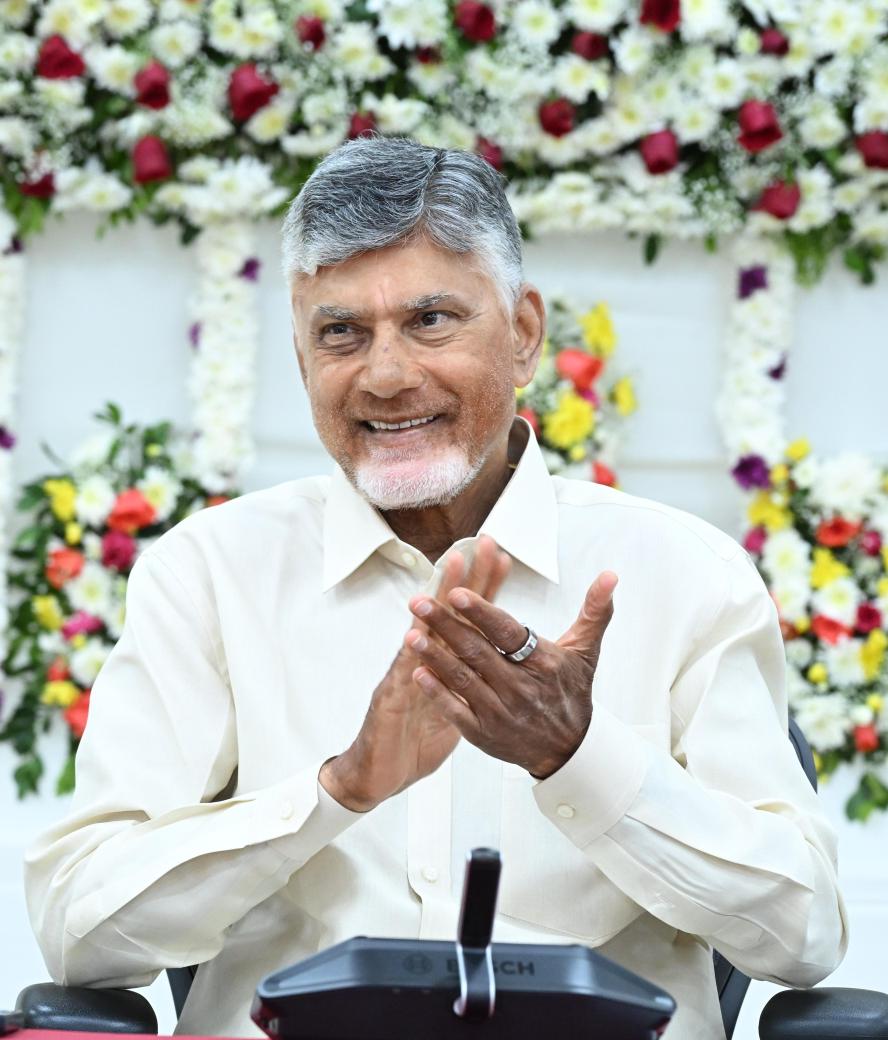 RavulaRCR's tweet photo. "Wishing a very Happy Birthday to the Honorable Chief Minister of Andhra Pradesh, Shri
#NaraChandrababuNaidu SIR.@ncbn May you be blessed with a long and healthy life to continue your dedicated service to the state." https://t.co/4VKKH2hCpd