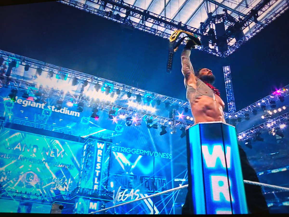 GTRIGGERMVDNESS's tweet image. IT'S #MainEvent #OTC #RomanReigns 🔥☝🏽📿🌶️💪🏽🔥#AndNew WORLD HEAVYWEIGHT CHAMPION🎇🏟️🎆🏆✨ #WrestleMania