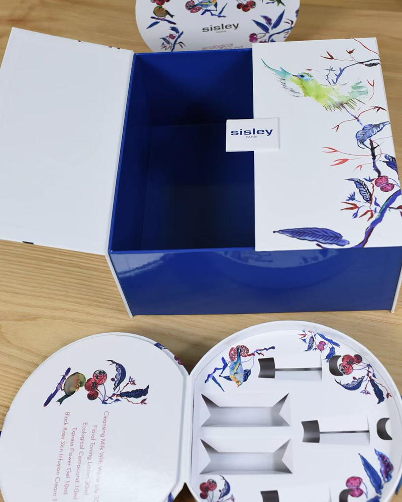 Ydxpackaging's tweet image. 🌿 Our latest Sisley Paris Ecological Compound set isn’t just a skincare routine—it’s a collector’s piece.

Experience the art of glowing skin. Tap the link in bio to explore. 🌸💻#SisleyParis #LuxuryPackaging #BotanicalBeauty #SkincareArt #SustainableLuxury #GiftInspiration