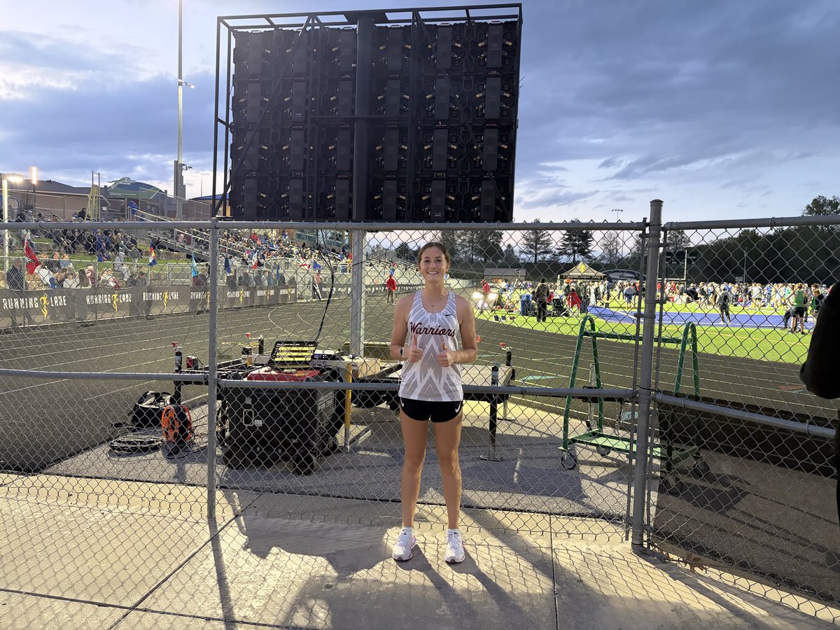 ScwTrack's tweet photo. She battled her way to a 7th place finish in the 2 mile and 14th in the mile against tough competition, proving once again what it means to be a true competitor.
Brianna continues to raise the bar and represent St. Charles West with grit, determination, and heart. https://t.co/Ut9Rv4bTtX