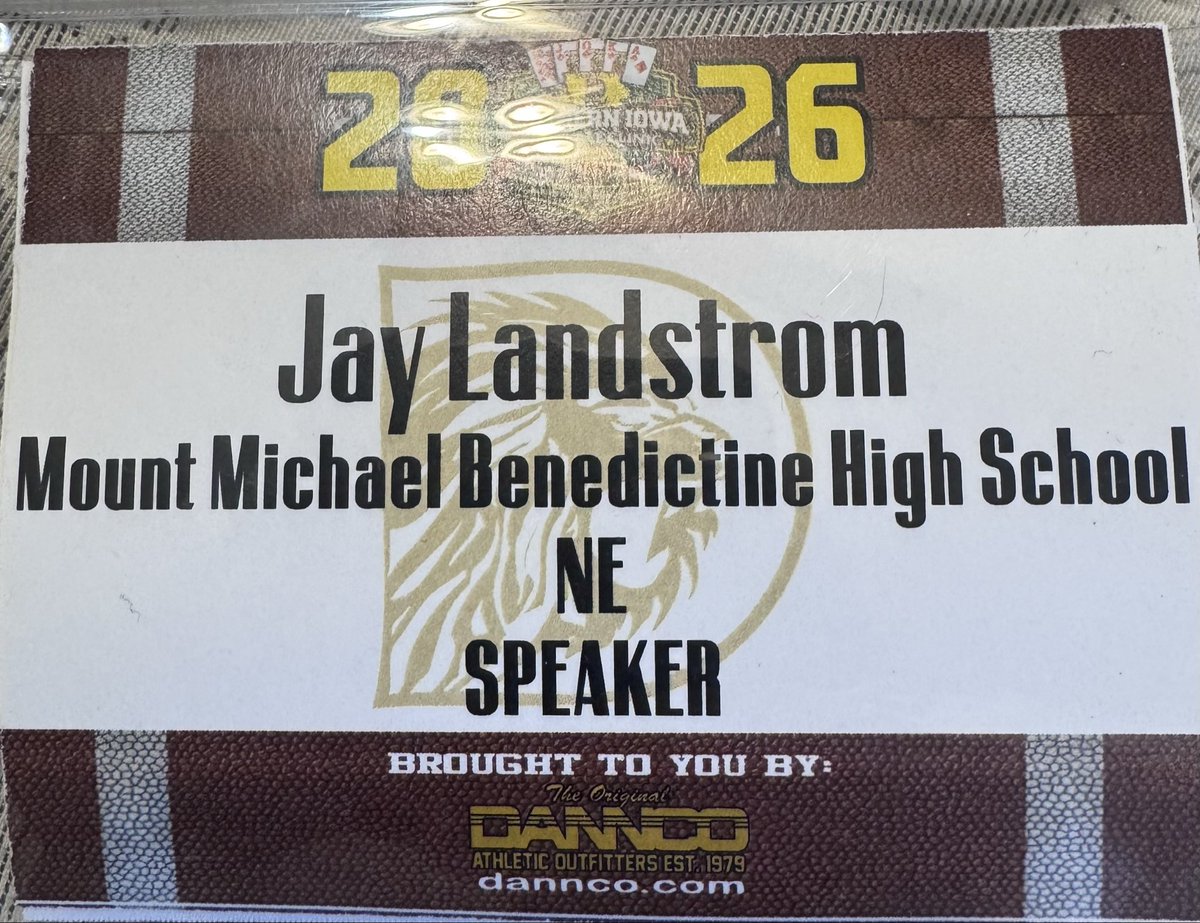 CoachLandstrom's tweet photo. Big thanks to the @SouthernIowaFB clinic for having me speak and attend their clinic this weekend! It’s a great clinic and I took away some good stuff and look forward to returning next year. @Garrison_Carter does a great job leading it! https://t.co/s1n5Ge9zhX