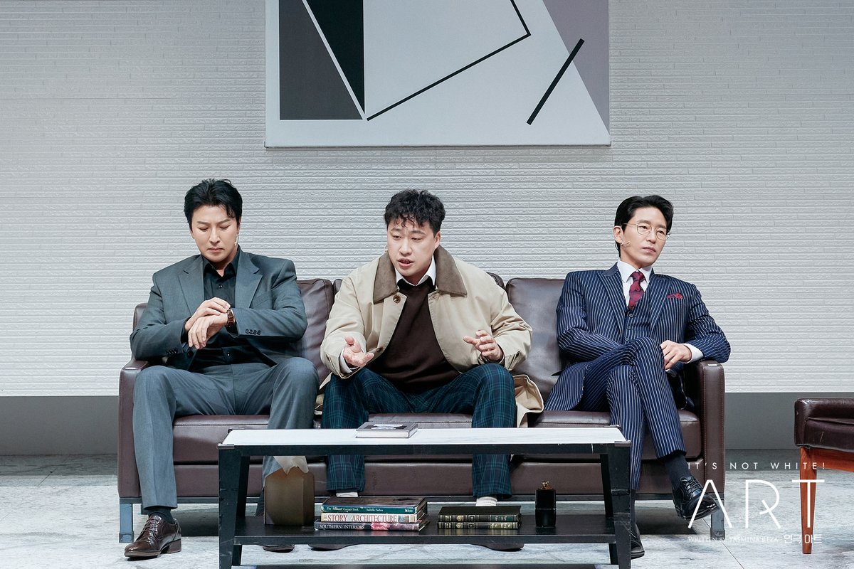 [#연극_아트] 공연 사진 공개◻️

세르주 #엄기준
마크 #박건형
이반 #원종환

-
2026.03.31-06.14
예스24스테이지 1관

#연극 #아트 #더블케이엔터테인먼트