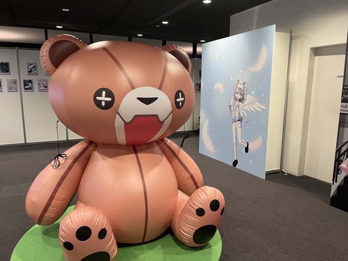 REALITY_app's tweet photo. ／
今週末開催🎉
REALITY POPUP STORE IN FUKUOKA
＼

📅4月25日(土) 11:00〜18:00 入場無料
📍CAITAC SQUARE GARDEN 2F

巨大クマさんバルーンも登場！

▼詳細はコチラ
https://t.co/FLApO2qvLg

#REALITY福岡POPUPSTORE
※写真はREALITY CON会場での様子です https://t.co/Hoc6O0fiPN