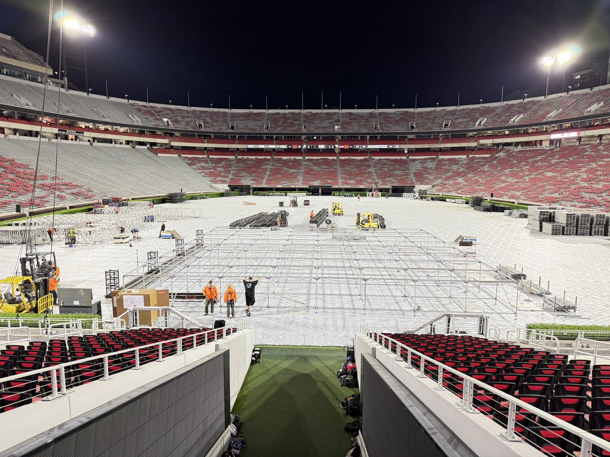T_Stines's tweet photo. That’s a wrap on day ✌️
#GoDawgs #LBTH26 https://t.co/VMWMmy8rRI