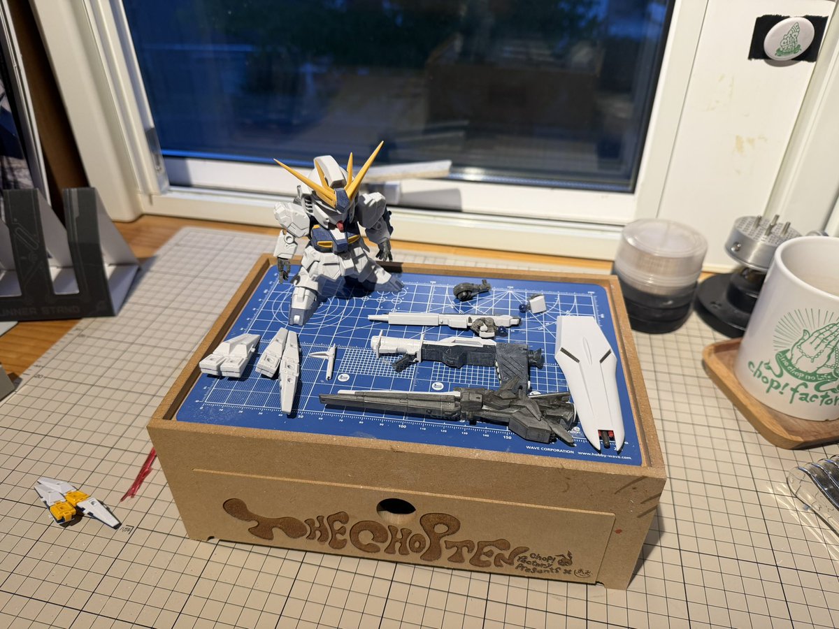 BB戦士ffνガンダム進捗
午前は仕事zoom研修→
午後はひたすら武器の表面処理🔥
フィンファンネル残り2つのところで時間切れ😢
夜は寝落ちで模活出来ず😢…
あと一歩が遠いけどコツコツ進めます👍

#ガンプラ #νガンダム #SDガンダム #模型好きと繋がりたい