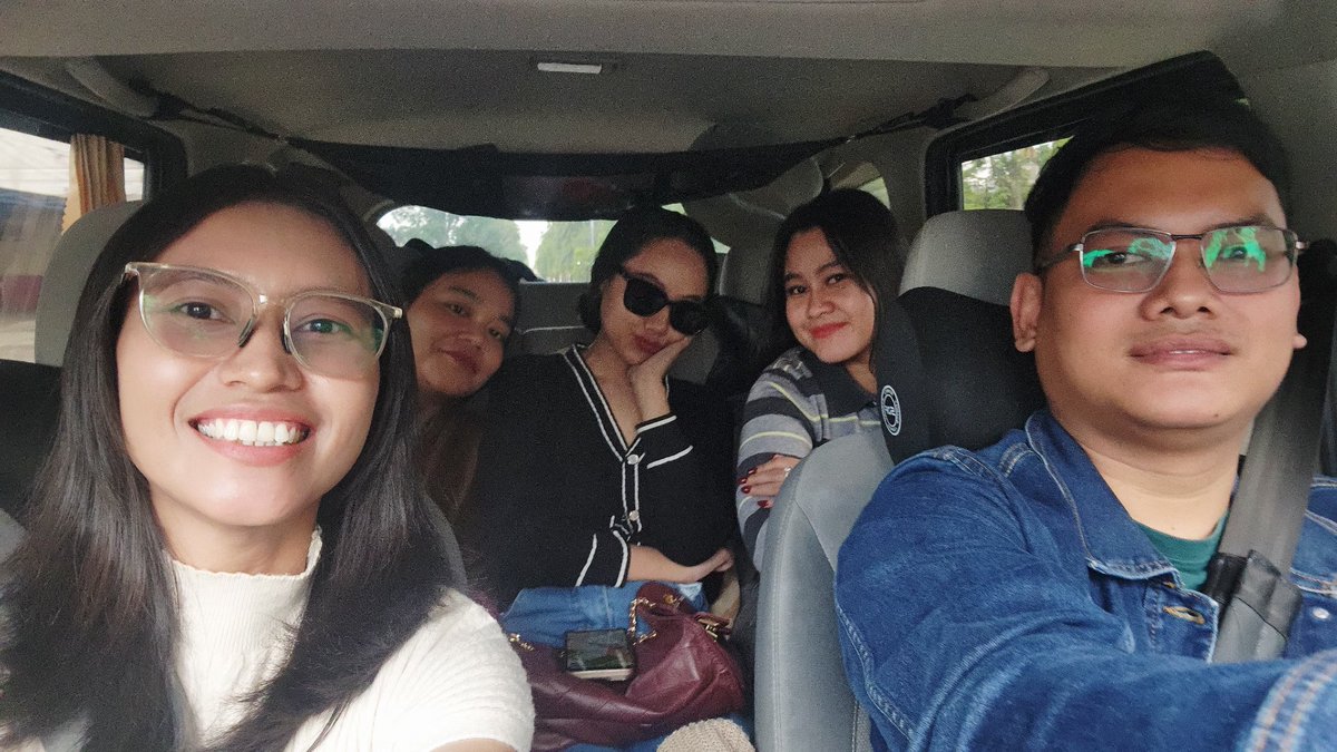 ellyamrina's tweet photo. Pasukan anti ngeluh 🙂‍↔️ https://t.co/C5yBkWWpjY