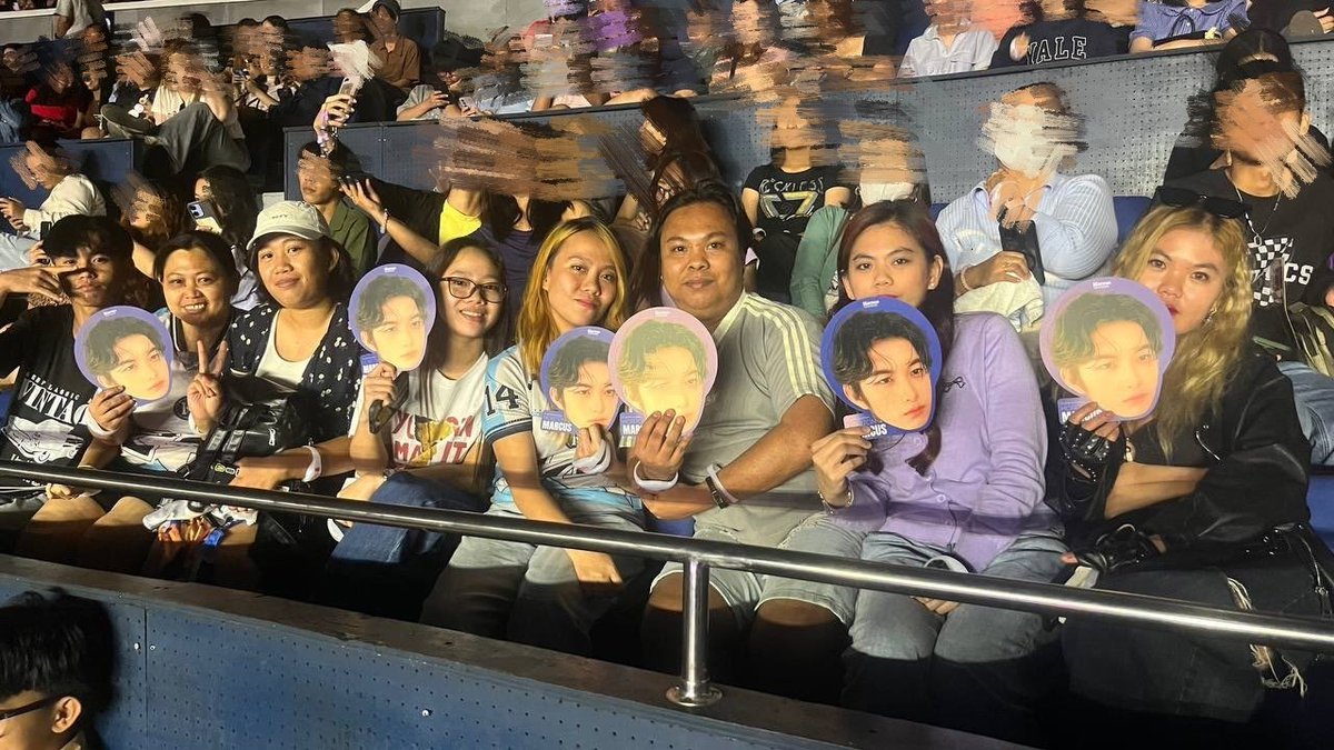 Have you seen the Marcus face fans in the crowd? 🔎✨

Thank you, for supporting and cheering for #HORI7ON and #MARCUS during Day 2! The energy was incredible and we made sure our maknae felt all the love! ⚓️💜💙

HORI7ON FLIES AT ROUNDFEST

#HORI7ON_LightsUpROUND2026
#마커스