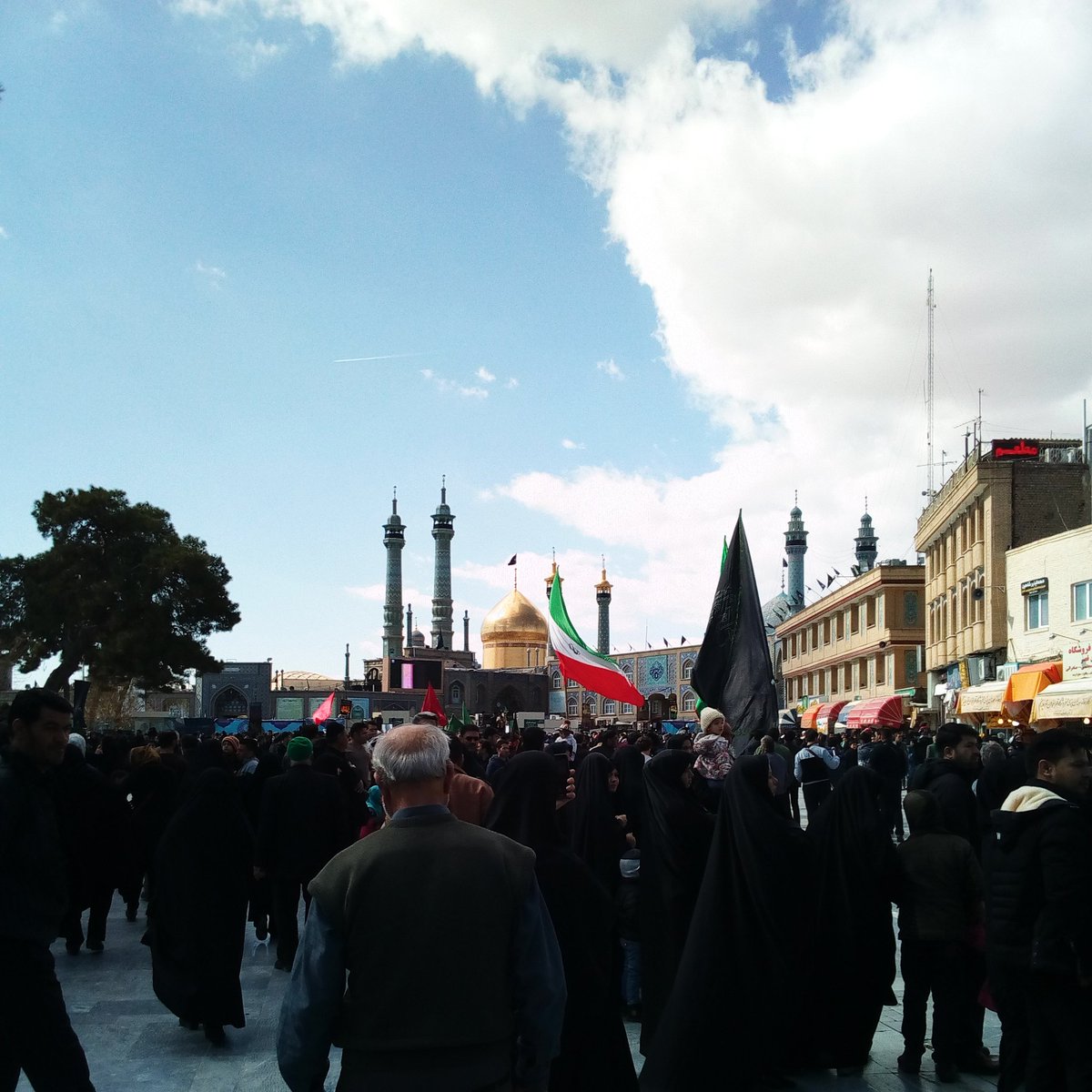 ♡♤♡
....  ورد الترغيب في زيارتها والحثّ على قصد بقعتها قربة لله تعالى ووفاء لرسوله صلى الله عليه وآله وسلم ، ولم يتوانَ الشيعة الإمامية عن ذلك ، بل صاروا يسعون أفواجًا ووحدانًا من شتى بقاع الأرض ...
.
 
📔 الفاطمة المعصومة ١٦٦ – ١٦٧
#متباركين