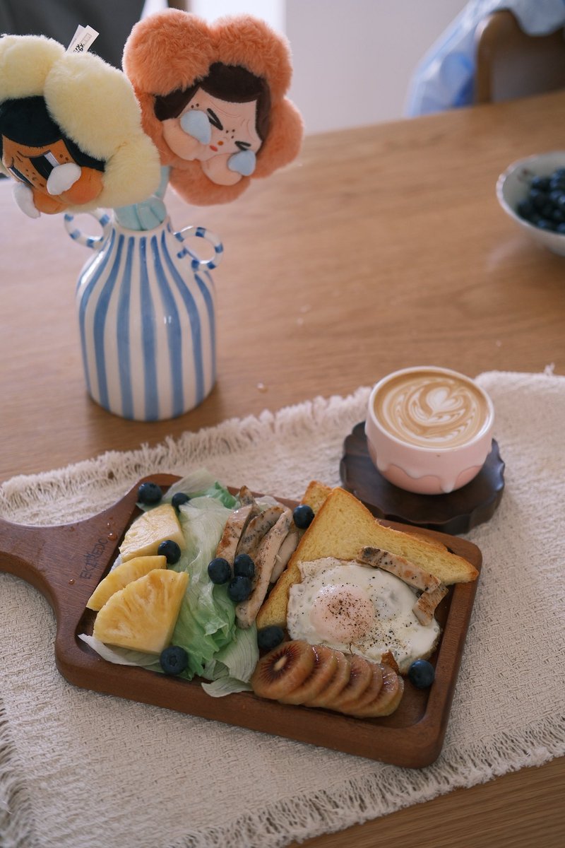 ayyyyy7180's tweet photo. 早，又是全新的一周🥪☕️🥝🫐🍳 https://t.co/70r3TqmrCc