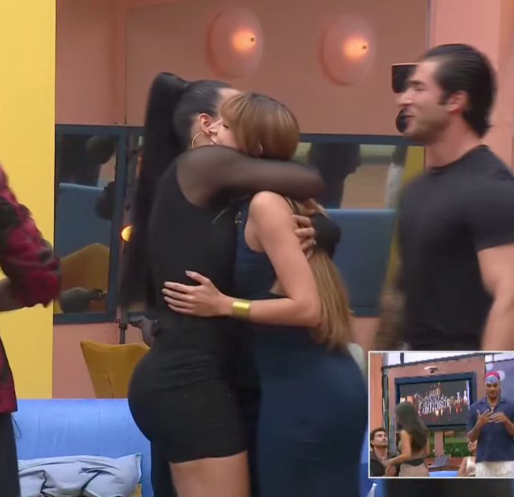 solzialove's tweet photo. laura g: "te espero en colombia"🥹❤️🩹
#LCDLF6 #solaura #GranHermano https://t.co/8Um0PjjFyZ