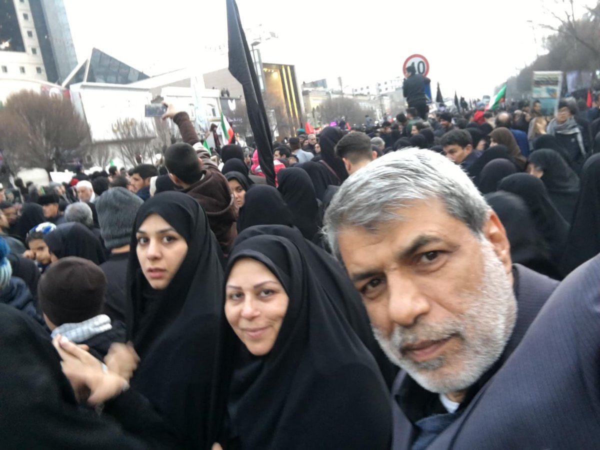 Goftaniha's tweet photo. گزارش ویژه: نفوذ در قلب انرژی آلمان؛ «پروژه پنهان» خانواده ظهوریان  

خواهرِ «سپاهیِ مجلس‌نشین» در قلب انرژی آلمان چه می‌کند؟ 
 نفوذ خانوادگی ظهوریان در انرژی آلمان

 در حالی که دولت آلمان و اتحادیه اروپا فشارهای بی‌سابقه‌ای را بر بازوهای اقتصادی و نظامی جمهوری اسلامی (از جمله سپاه پاسداران) وارد می‌کنند، حضور مهره‌هایی با وابستگی‌های عمیق خانوادگی و مالی به بدنه سخت قدرت در ایران، در لایه‌های مدیریتی شرکت‌های استراتژیکی همچون EnBW، علامت سؤال‌های بزرگی را ایجاد کرده است. پرونده «ریحانه ظهوریان» فراتر از یک قرابت فامیلی ساده، حکایت از یک شبکه سازمان‌یافته پنهان‌کاری و تضاد منافع امنیتی دارد.
۱. تبارشناسی قدرت: از سپاه تا پارلماناسناد نشان می‌دهد که ریحانه ظهوریان برخلاف ادعاهایش مبنی بر دوری از فضای سیاسی ایران، در مرکز یک خانواده کاملاً حکومتی قرار دارد:
برادر (میثم ظهوریان): نماینده فعلی مجلس شورای اسلامی که اخیراً با پوشیدن لباس رسمی سپاه در صحن مجلس، وفاداری مطلق خود را به این نهاد تروریستی (از نظر پارلمان اروپا) نشان داد.
پدر (علی‌اصغر ظهوریان): از اعضای باسابقه سپاه پاسداران که سوابق وی در شبکه‌های اجتماعی نیز ردپای ایدئولوژیک پررنگی دارد.

۲. ردپای مالی؛ دروغی که در روزنامه رسمی فاش شدبزرگترین نقطه ضعف ادعاهای خانم ظهوریان به بخش مالی بازمی‌گردد. او مدعی شده که روابط اقتصادی خود را با ایران قطع کرده است، اما اسناد ثبتی نشان می‌دهد:
در اکتبر ۲۰۲۴ (مهر ۱۴۰۳)، نام وی در لیست افزایش سرمایه «شرکت طوس» در ایران مشاهده می‌شود.
او نه تنها یک سهامدار، بلکه شریک مستقیم اقتصادی برادرش (نماینده مجلس) است. این یعنی بخشی از درآمد و ثروت یک مدیر ارشد در صنعت انرژی آلمان، مستقیماً با چرخه اقتصادی وابسته به نظام در ایران گره خورده است.
۳. فریب امنیتی؛ داستان سفر ایتالیا (می ۲۰۲۵)طبق گزارش‌های واصله، ریحانه ظهوریان در بازجویی‌های امنیتی (Security Clearance) مدعی شده که با خانواده‌اش ارتباطی ندارد. اما مدارک میدانی و تصاویر به دست آمده از سفر خانوادگی به ایتالیا در می ۲۰۲۵، خط بطلانی بر این ادعا می‌کشد. این سفر نشان‌دهنده یک رابطه سازمان‌یافته و صمیمی است که به طور آگاهانه از نهادهای امنیتی آلمان (BfV) پنهان شده است.

۴. عملیات فریب در فضای مجازی (Digital Clean-up)پس از انتشار گزارش اولیه مجله Focus در فوریه ۲۰۲۶، ریحانه ظهوریان اقدام به تغییر هویت دیجیتال خود کرد. او نام خود را در لینکدین از Reyhaneh به Reihaneh تغییر داد. این یک تکنیک شناخته شده برای:
اختلال در الگوریتم‌های جستجو.
جلوگیری از لینک شدن نام او به گزارش‌های افشاگرانه و سوابق خانوادگی‌اش.

نتیجه‌گیری و خطر امنیتی شرکت EnBW مسئول تأمین برق و گاز میلیون‌ها شهروند آلمانی است. حضور فردی که: ۱. به اطلاعات حساس پروژه‌های انرژی دسترسی دارد. ۲. شریک تجاری یک نماینده تندروی مجلس ایران است. ۳. به نهادهای امنیتی آلمان در مورد روابط خانوادگی‌اش دروغ گفته است.یک «ریسک امنیتی سطح بالا» محسوب می‌شود. این پرونده آزمونی بزرگ برای نهادهای نظارتی آلمان است که آیا تخصص فنی یک فرد را بر امنیت ملی و نفوذ احتمالی ترجیح می‌دهند یا خیر؟
اسناد و تصاویر را اینجا ببینید 
 https://t.co/90lnqN3qVb