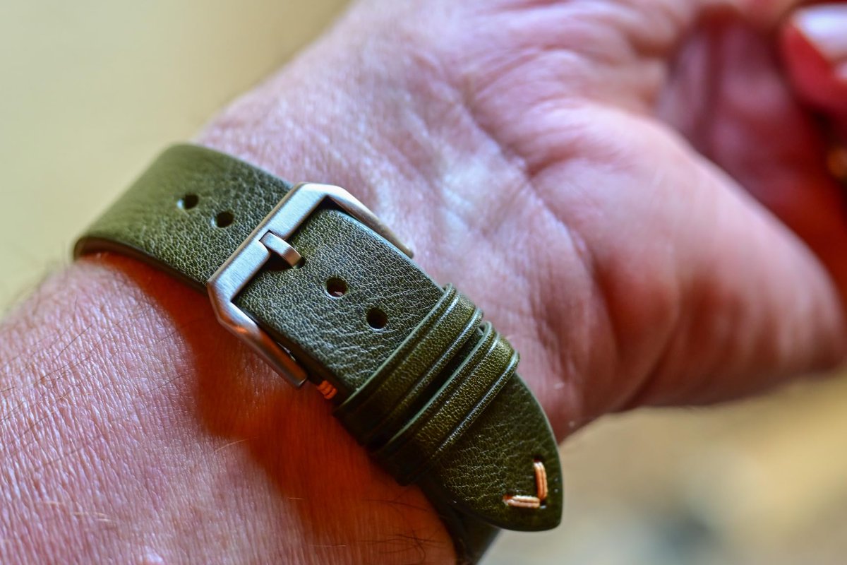 zhenhao888's tweet photo. Gomvadr italian tuscany leather watch band. Thin and soft. Quality meets elegance with stunning timepiece and band combination.
#wristwatch #watchlovers #watches #watchcollector #instawatch #watchoftheday #watchnerd #watchmania #timepiece #watch #watchesofinstagram #watcheslovers https://t.co/O7ciQJHVW4