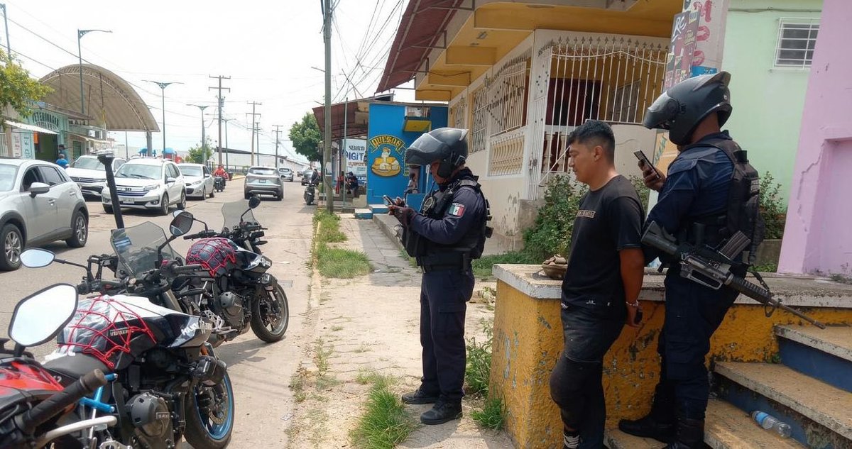 AGNLosTuxtlas's tweet image. 🚨Detienen a repartidor armado en #Cosoleacaque tras denuncia ciudadana.

facebook.com/share/1Q6PyzmM…