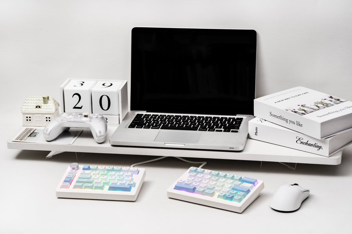 EpomakerK's tweet photo. Is it the split design?
People are obsessed with the Split70, and honestly, We get the hype.
Link waits! feel the difference!
https://t.co/iLX3nc1jKh
#Epomaker #Split70 #KeyboardGoals #MechanicalKeyboard #SoundControl #DeskSetup https://t.co/Q4e2s9p3E6