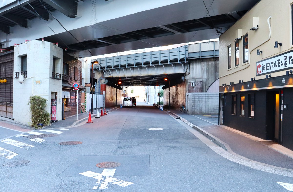 AlexLundAuthor's tweet image. A short walk from Kanda Station🙂#streetphotography #photography #Tokyo #Japan