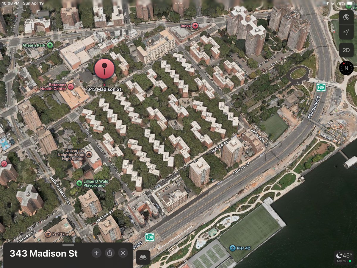 PaulStraf014's tweet image. 🚨MALE SHOT IN MANHATTAN🚨

The #NYPD is currently on the scene on the Lower East Side for a man shot. Police have initiated a Mobilization at the Vladeck Houses to aid in the search for the suspect. The victim is not likely at this time. #NYC

342 Madison St (NYCHA)
7pct