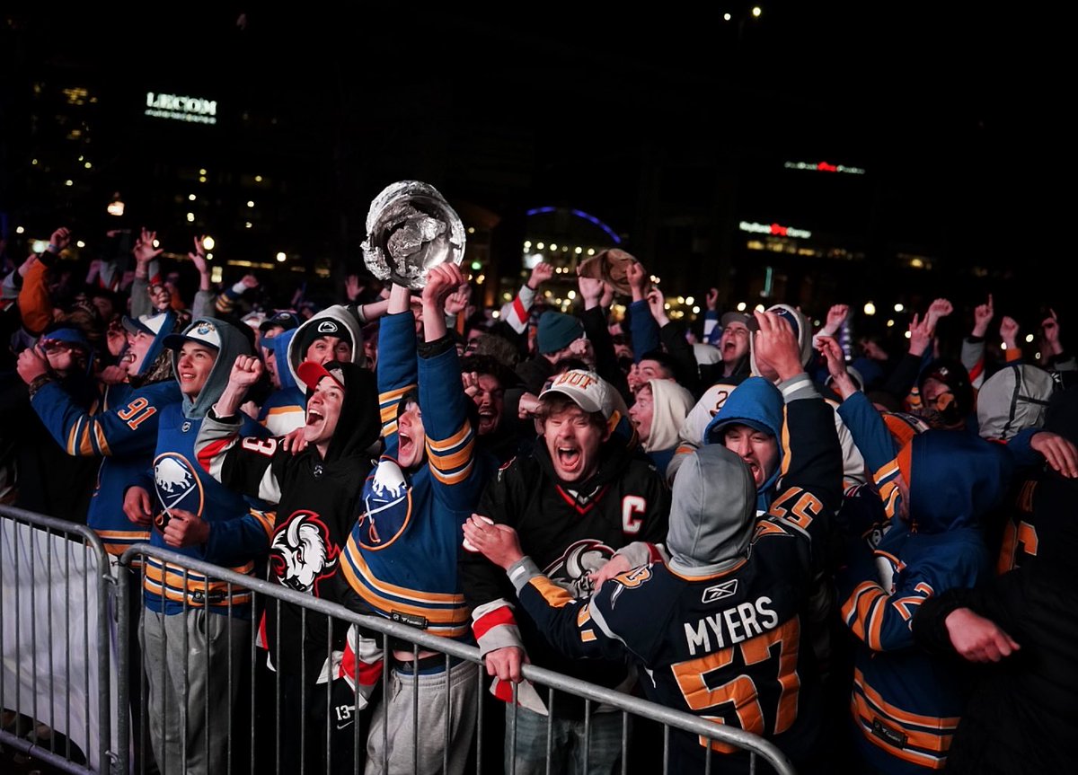 Bessex_Joshua's tweet image. #Sabres fans celebrate #Buffalo’s first playoff goal since 2011.

@TBNSports @ByMHarrington @rachelmlenzi @LLysowski