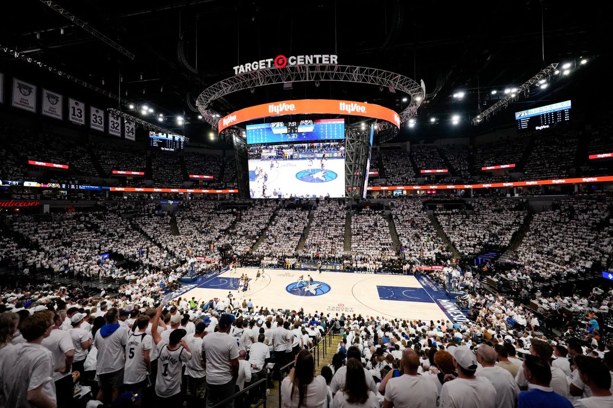 ريفز🇸🇴 tweet media