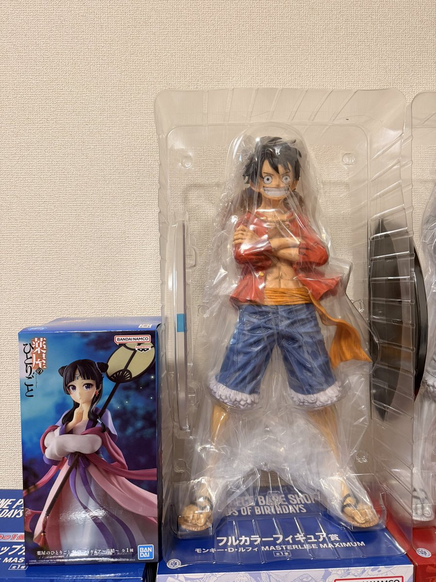 PoPo83838's tweet photo. 届いたー！！！！
実物みたこと無かったけど想像より
ドデケェぇええええ！！！
やべー超興奮😍😍😍😍😍😍😍😍
作りもえぐーーーーー！！！！！
やべぇぇぇぇええええ！！！！！！
#ワンピース
#BACE SHOP
#フィギュア

※猫猫は比較対象 https://t.co/2pOuMv2aSR