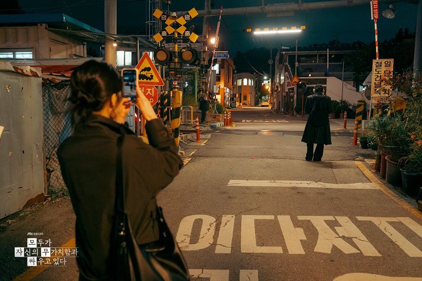 9oyounjun9's tweet photo. 모자무싸 1-2화 스틸컷 #고윤정 https://t.co/vFh4I5HyO9