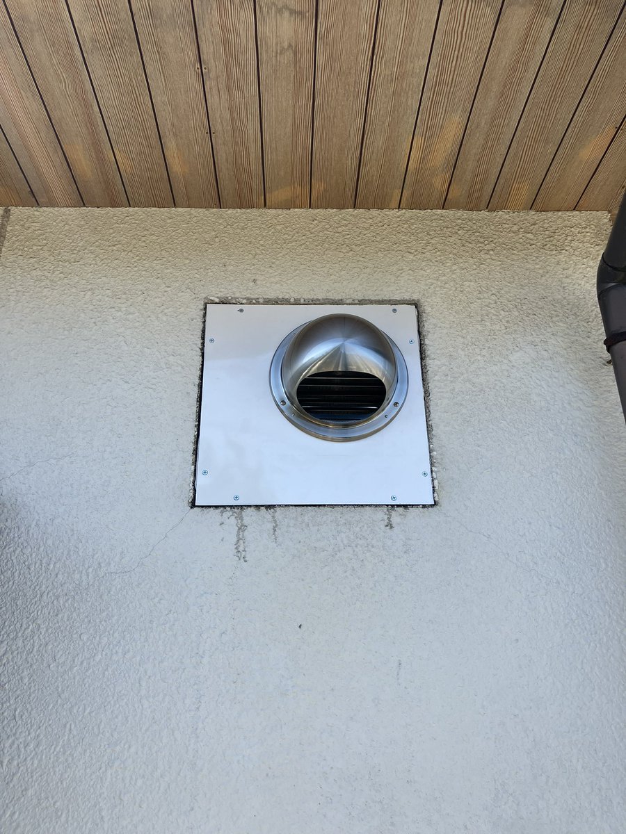 hybrida_gasweet's tweet image. 【換気扇】ビフォーアフター
数十年も放置プレイの屋外フード様
#キッチン #リフォーム 
#kitchen #reform 
#hybrida