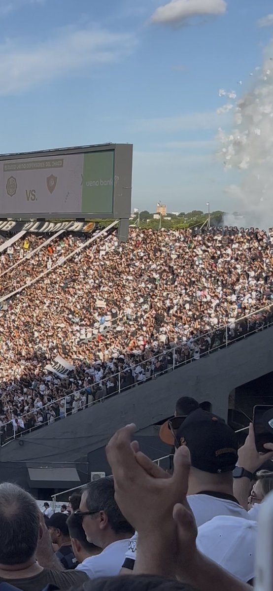 Andá a la cancha bobo, siempre están en ambos sectores.