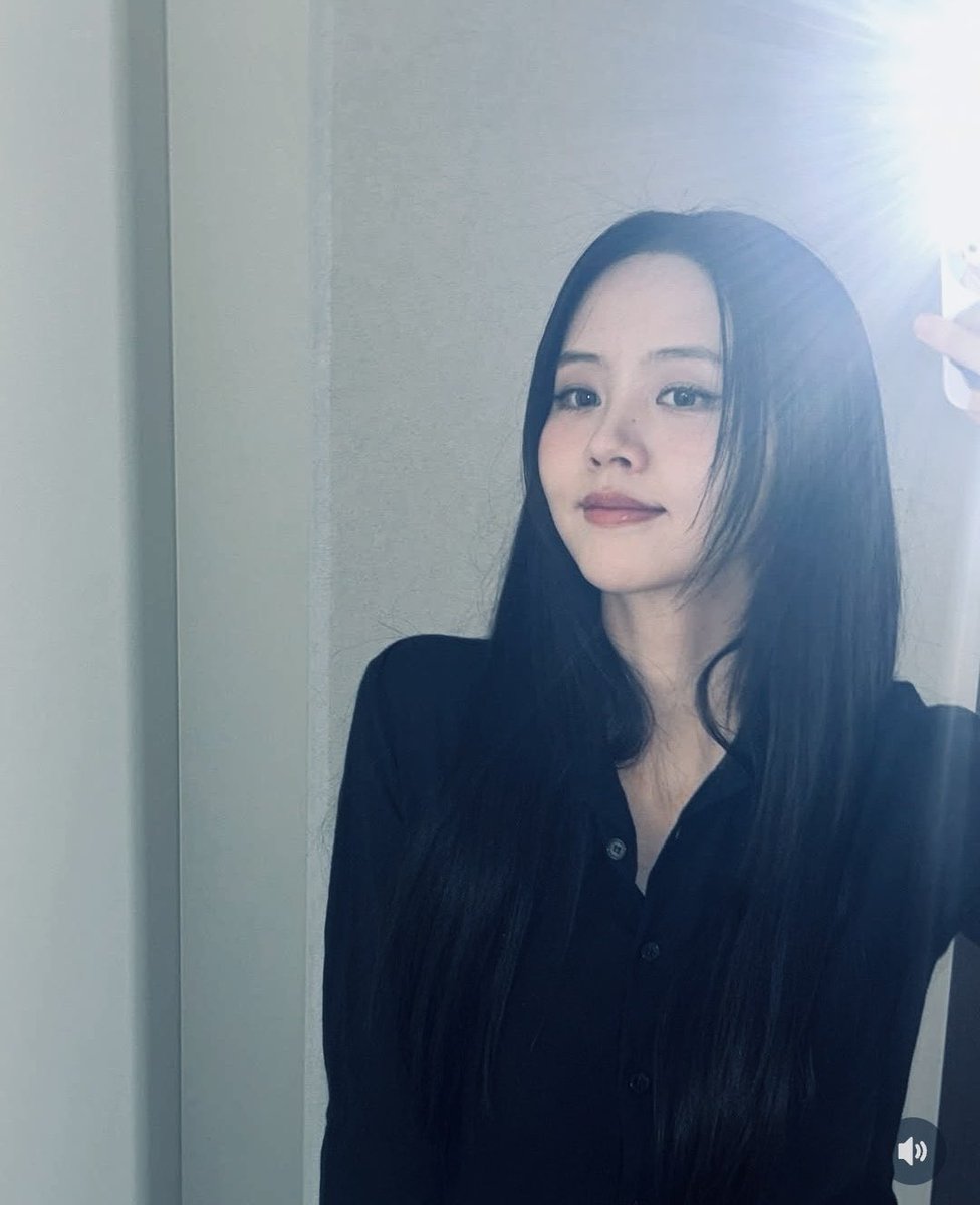 PaulaKim47's tweet image. ‘Coz of #KimSoHyun ‘s selfies yesterday that shocked people other Knetz said “she looks like #HanGaIn” in her prime. 

Ga In known for her beauty when she was in her 20’s. Before Rain it was her husband, 1st dubbed as “Nation’s Thief” Due he married her at the peak of her career.