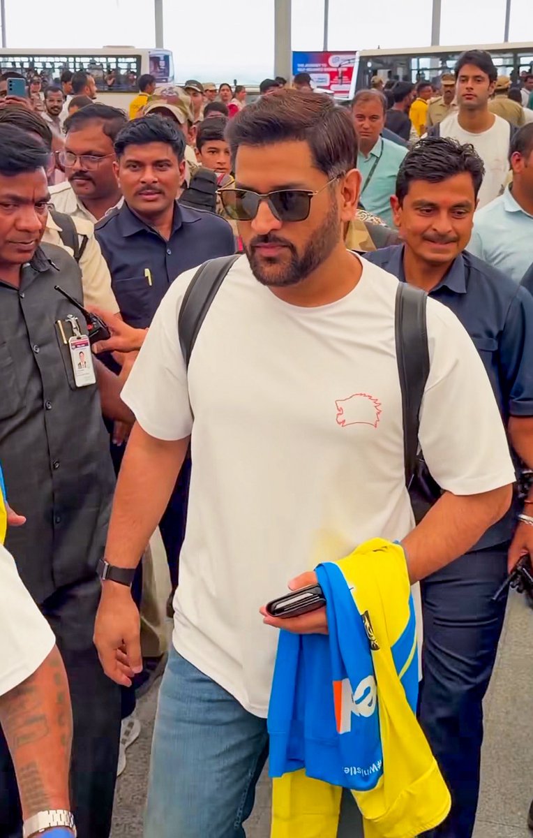mahi163199's tweet image. T H A L A 🦁 

#MSDhoni