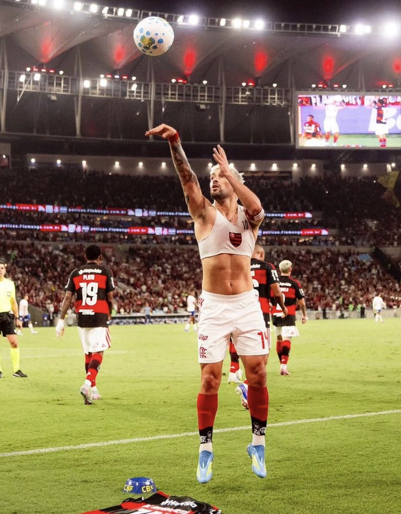 odegaardismx__'s tweet photo. Los jugadores geniales marcan la diferencias, en Europa, América, en Selecciones y en donde sea.

Hoy genialidad de Paredes, jugando con la presión, el ánimo y las emociones, en un contexto donde sea sentía el rey y el salvador. 

Giorgian, sigue con su rutina que es ser el mejor jugador del continente cuando se siente cómodo y con confianza, nunca dudemos de su amor a Flamengo, estamos viendo una leyenda viva.