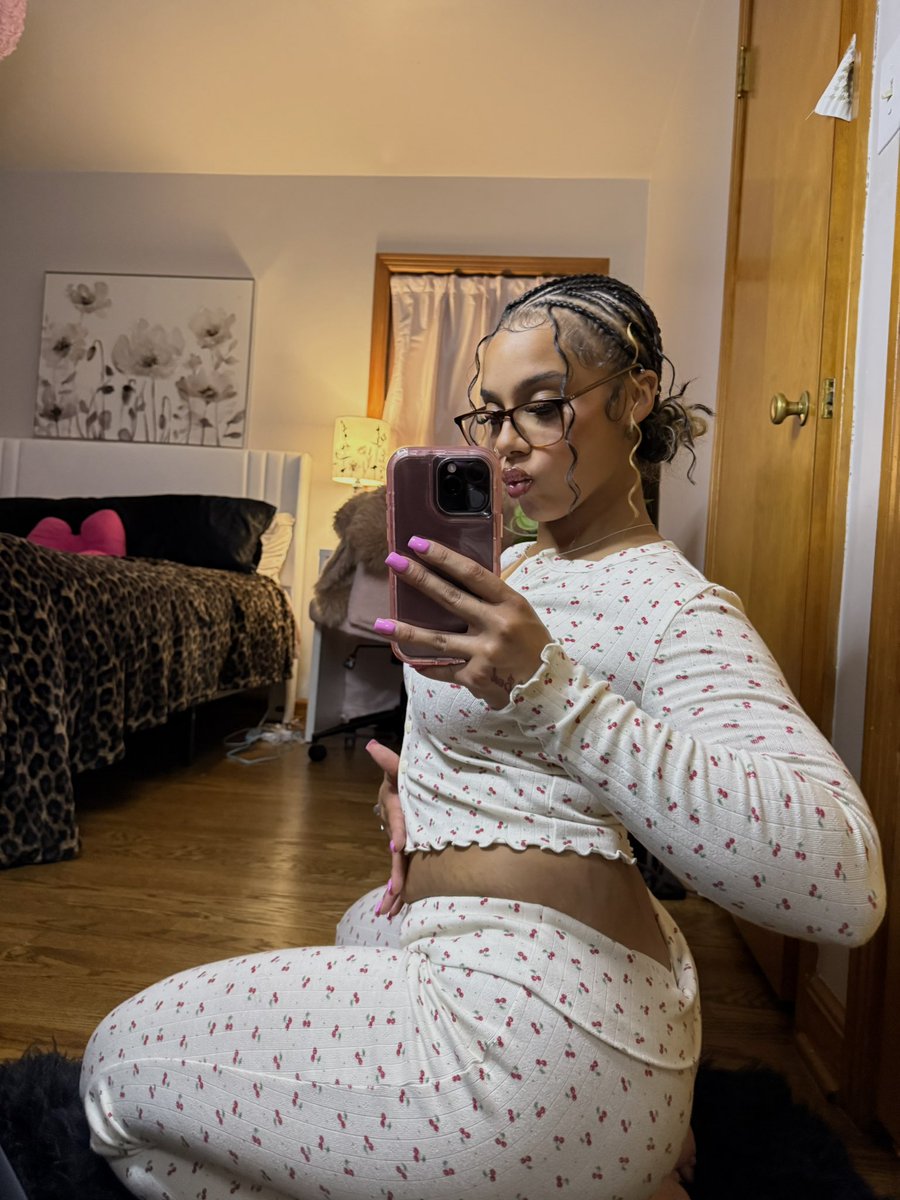 _lelenicoleee's tweet photo. Got me anxious 💘💘💘 https://t.co/Loqfl5oACU